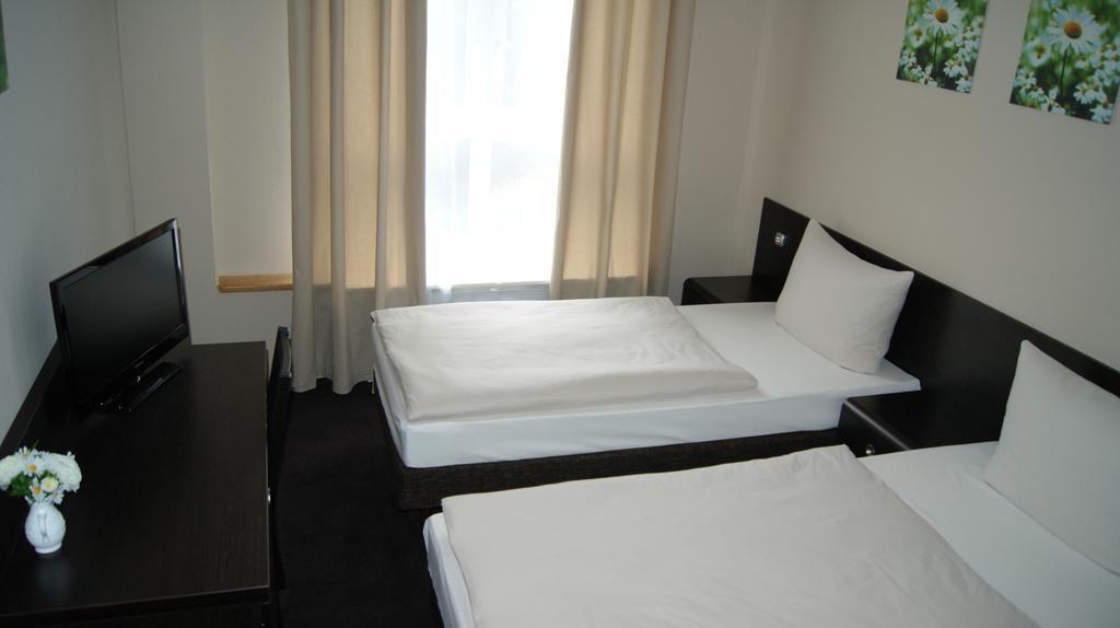 Hotel Pension Eberty Berlin Exterior foto