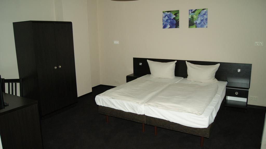 Hotel Pension Eberty Berlin Exterior foto