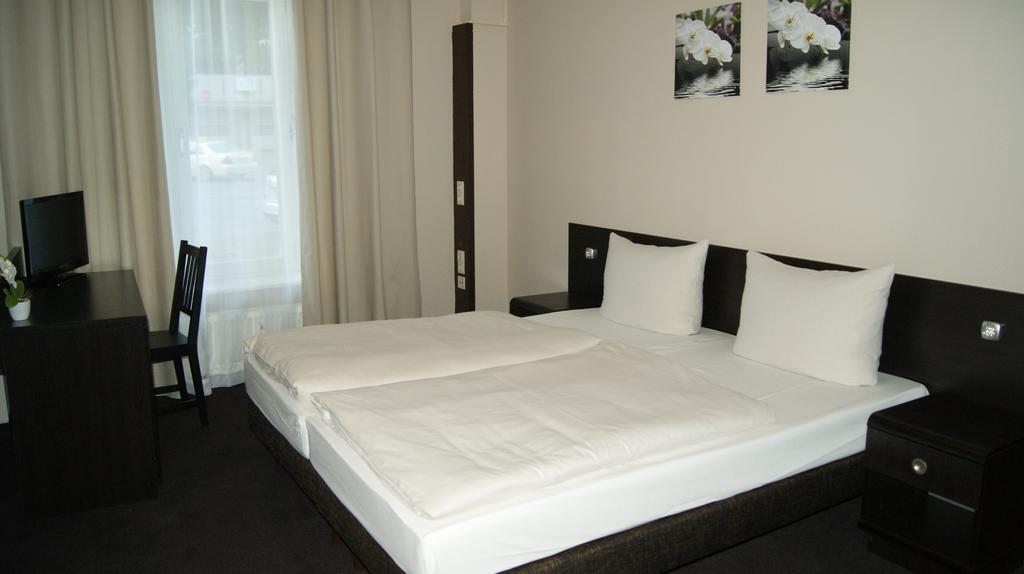 Hotel Pension Eberty Berlin Exterior foto