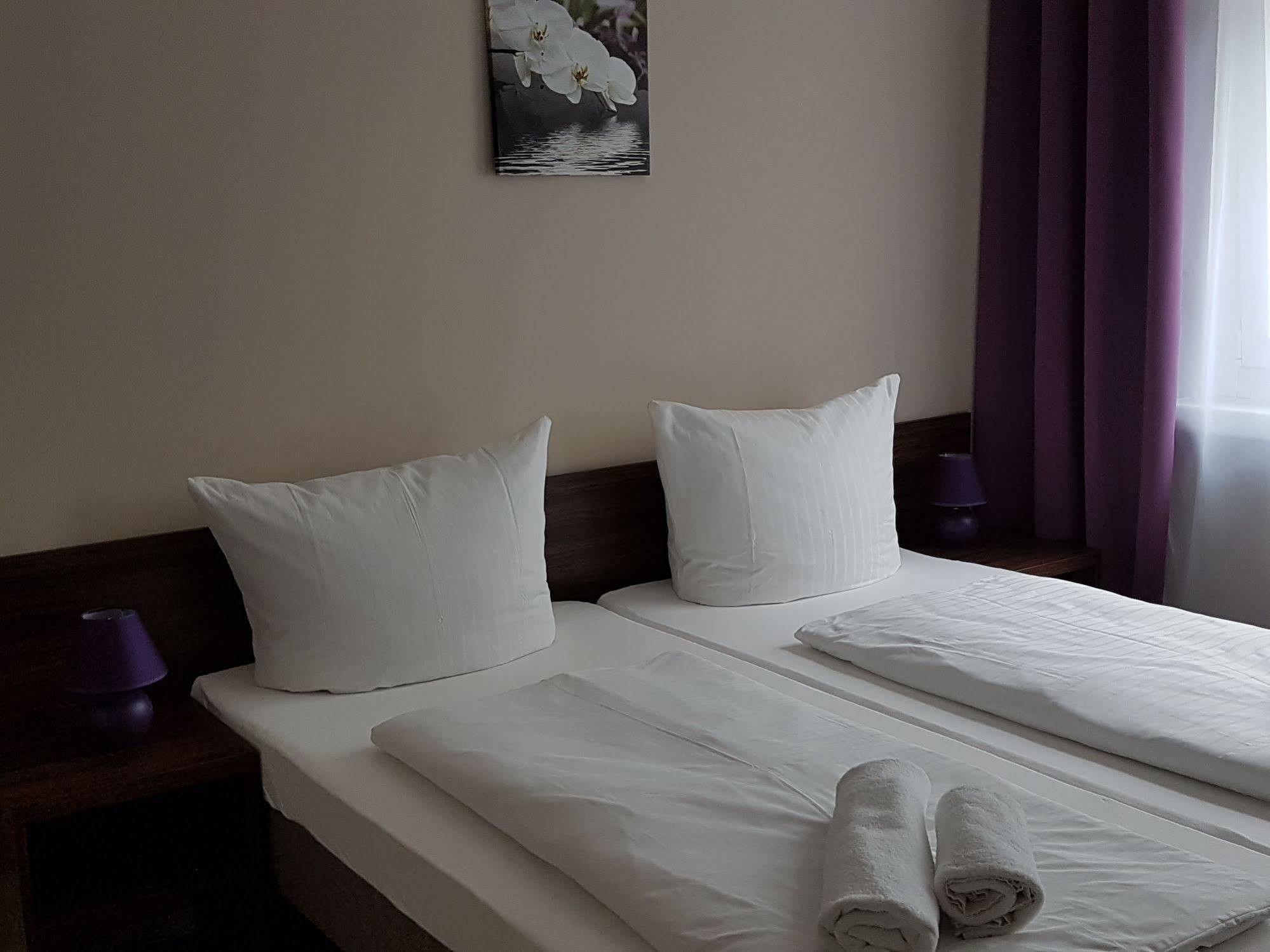 Hotel Pension Eberty Berlin Exterior foto